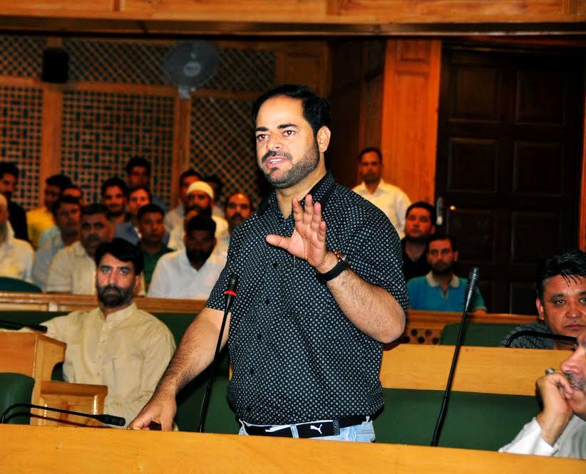 Release wages of daily wagers, casual laborers, CP workers before Eid: Vikar Rasool to Govt